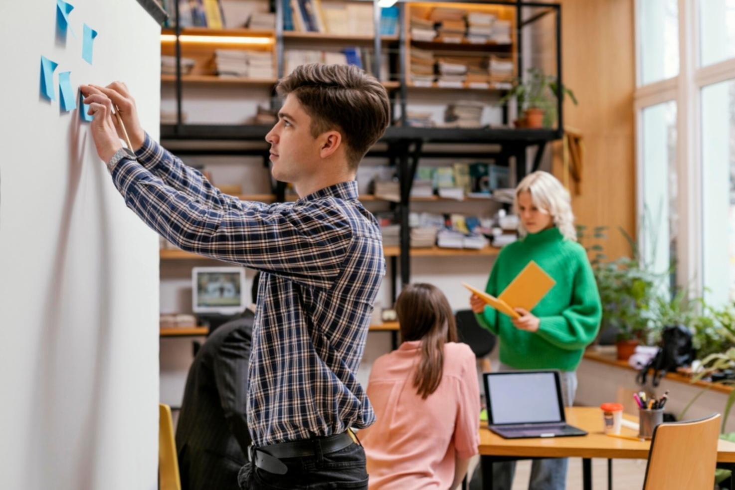 Unser Team bei der täglichen Strategiebesprechung